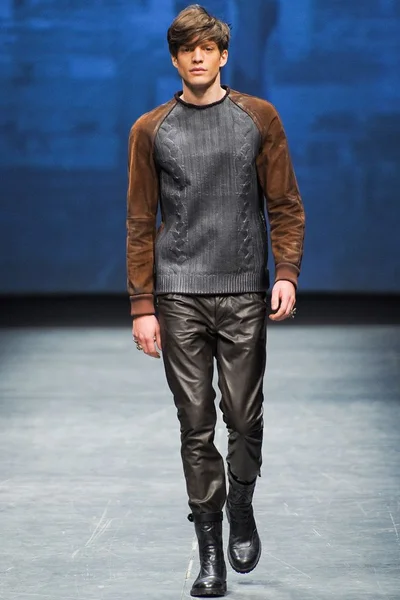 Look 3